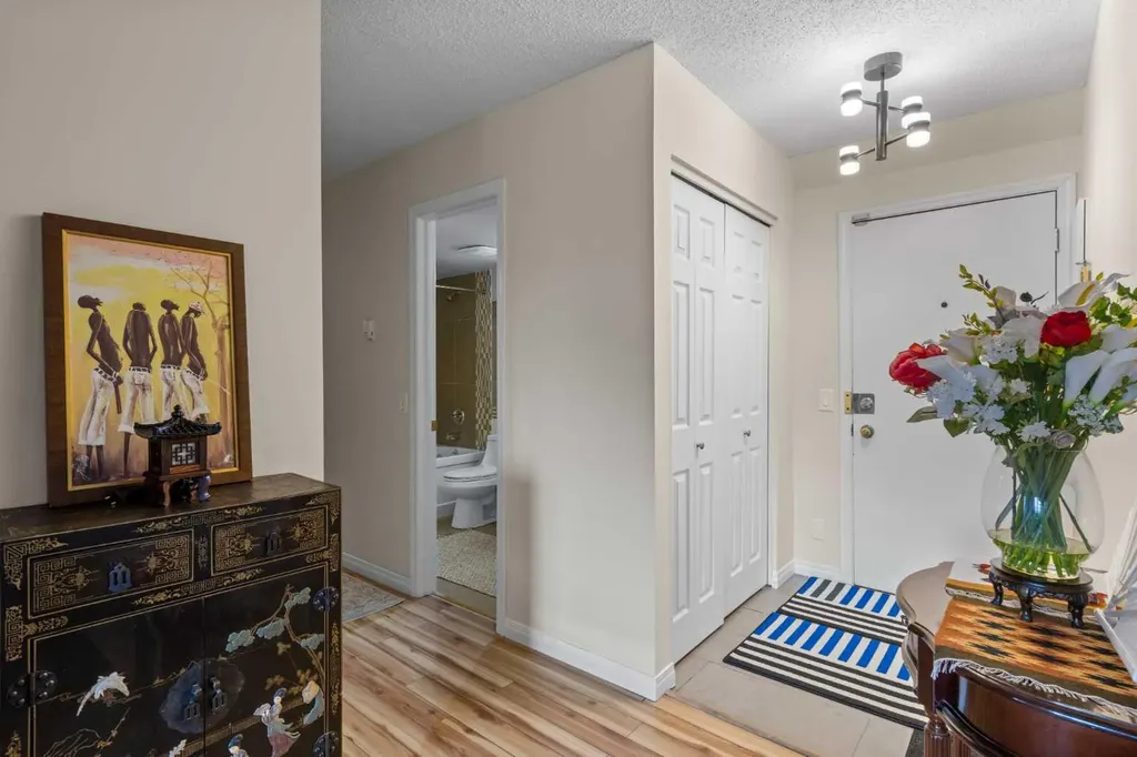 305 25 Avenue SW Calgary AB T2S 0L8