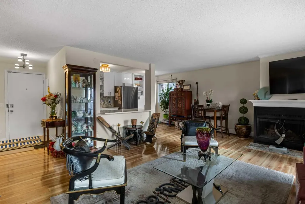 305 25 Avenue SW Calgary AB T2S 0L8