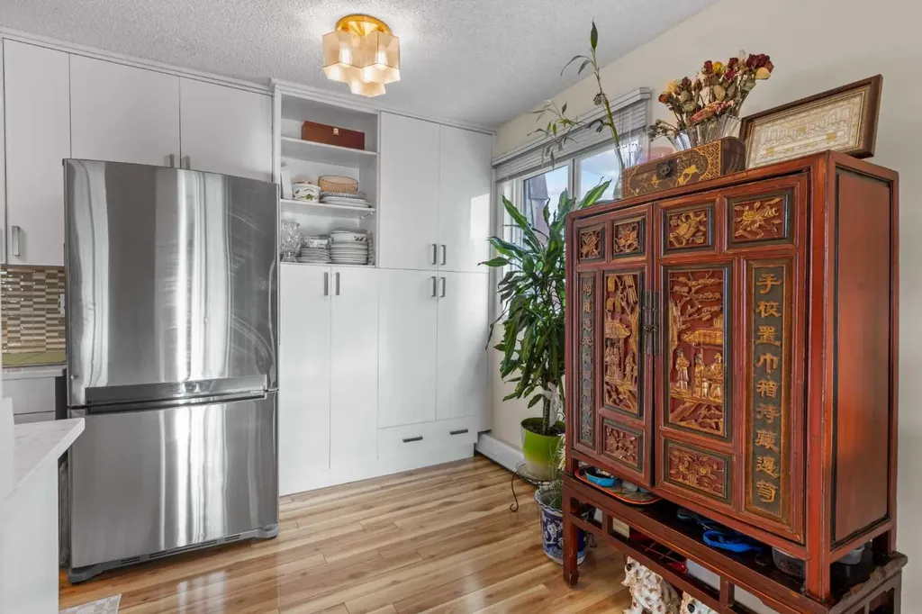 305 25 Avenue SW Calgary AB T2S 0L8