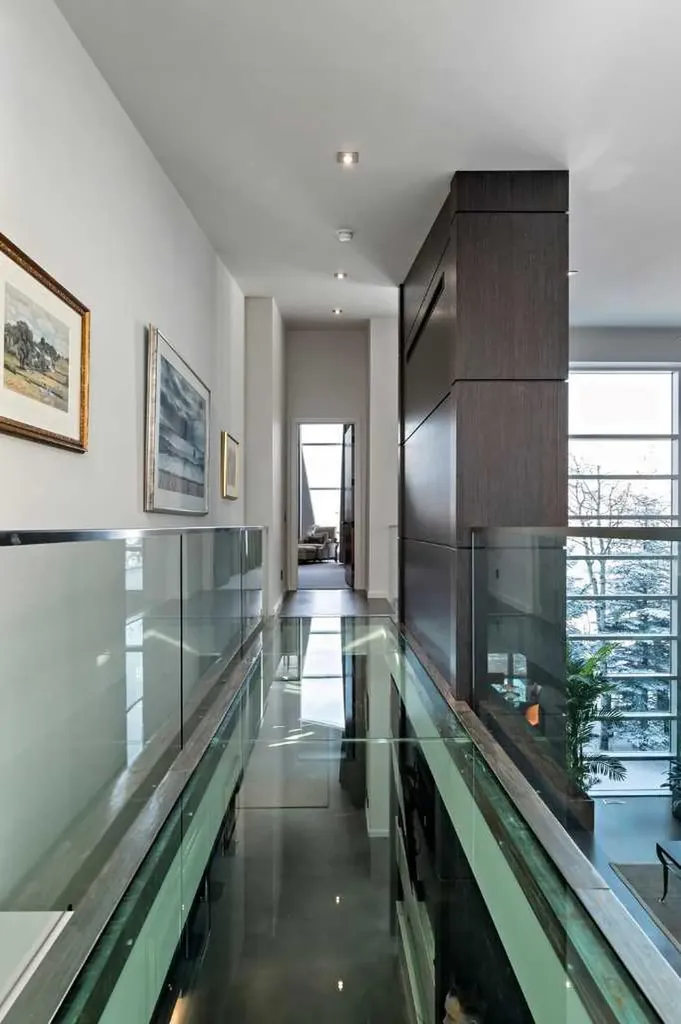 25 Posthill Drive SW Calgary AB T3H 0A8