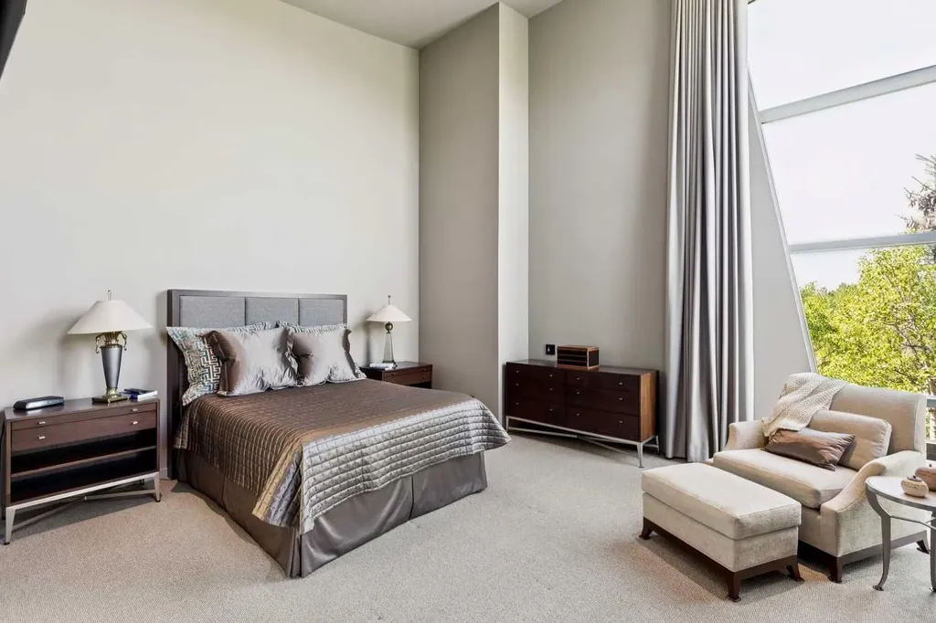 25 Posthill Drive SW Calgary AB T3H 0A8
