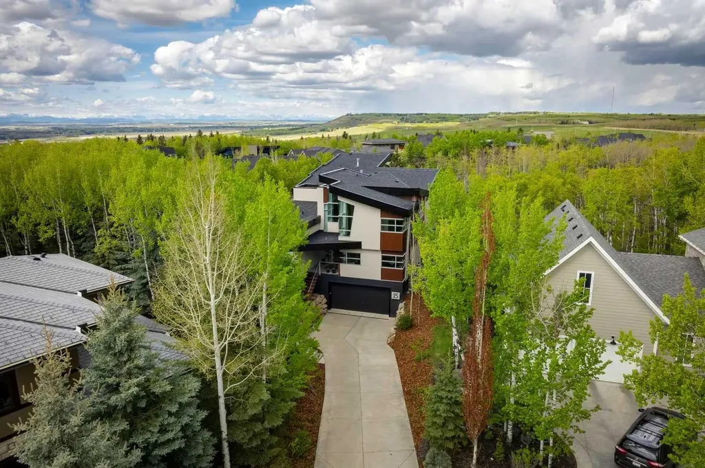 25 Posthill Drive SW Calgary AB T3H 0A8