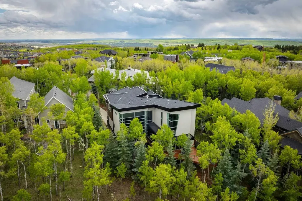 25 Posthill Drive SW Calgary AB T3H 0A8