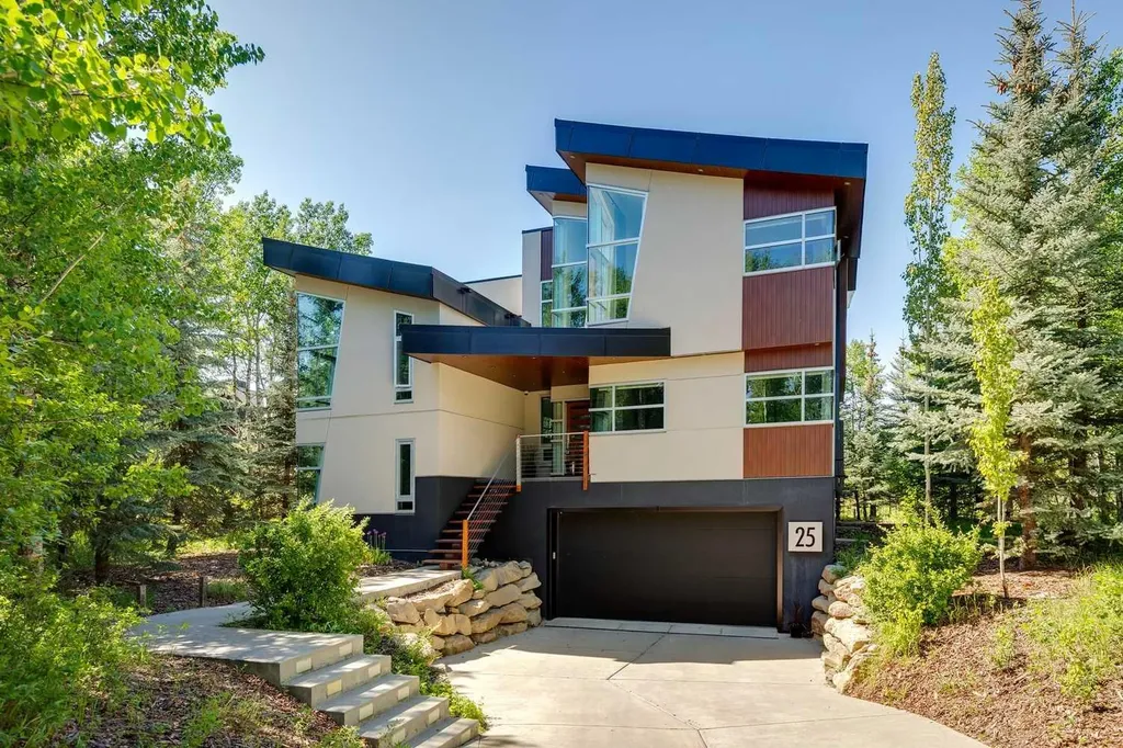25 Posthill Drive SW Calgary AB T3H 0A8