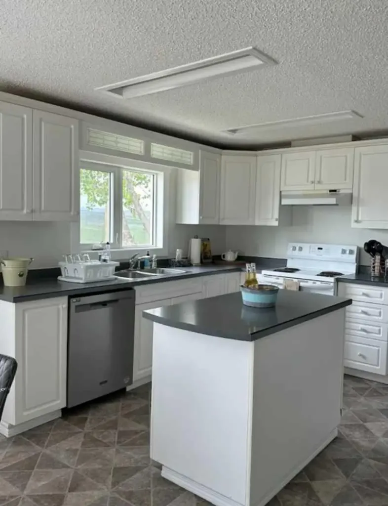 24053B Rr260 Rural Cardston County AB T0K 0Y0