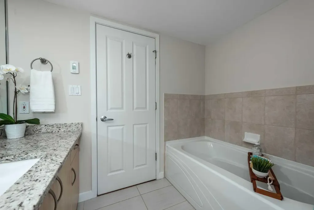 1108 6 Avenue SW Calgary AB T2P 5K1
