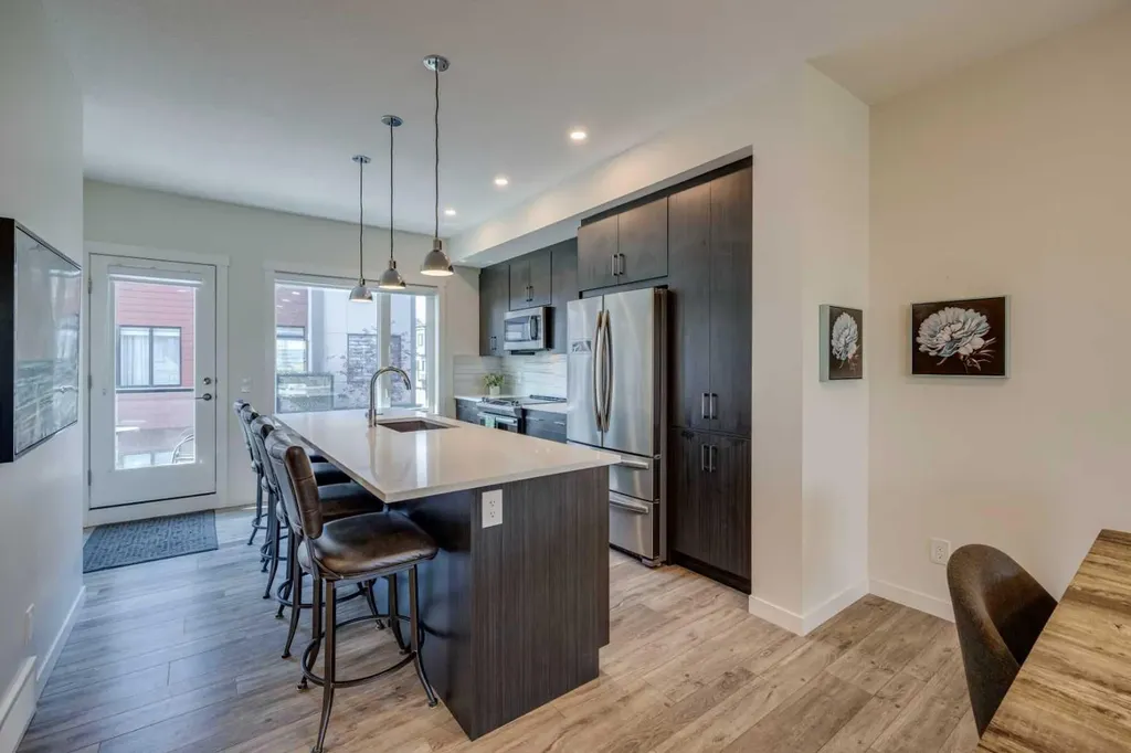 614 Greenbriar Common NW Calgary AB T3B 6J2