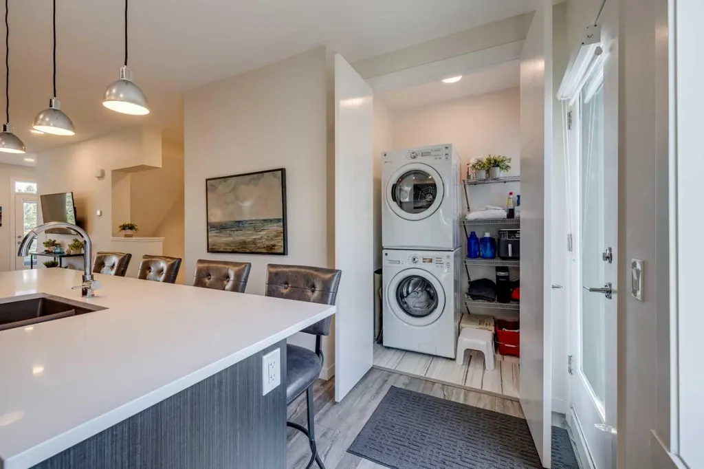 614 Greenbriar Common NW Calgary AB T3B 6J2