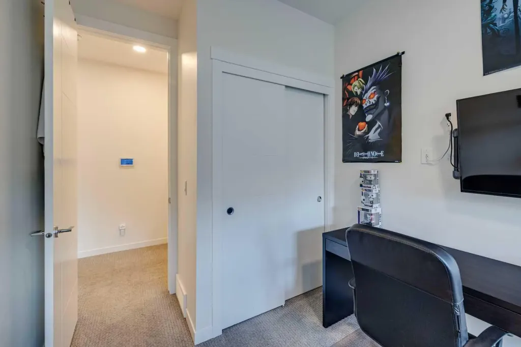 614 Greenbriar Common NW Calgary AB T3B 6J2