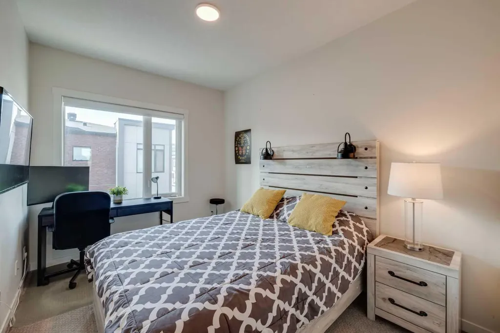 614 Greenbriar Common NW Calgary AB T3B 6J2