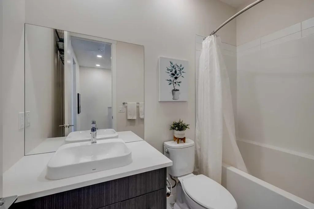 614 Greenbriar Common NW Calgary AB T3B 6J2