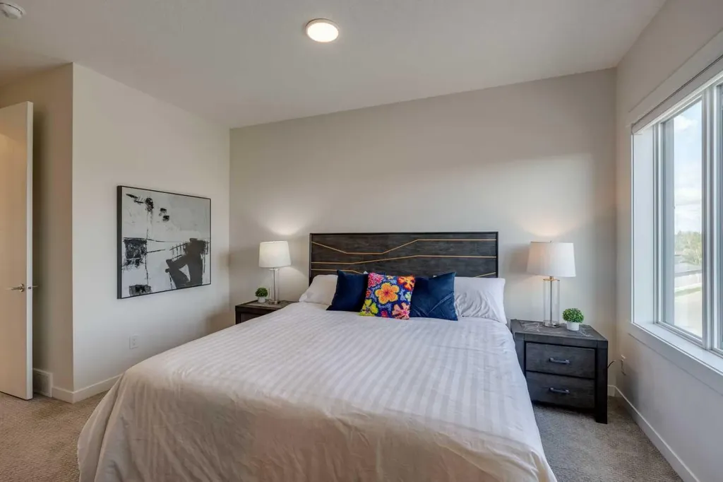 614 Greenbriar Common NW Calgary AB T3B 6J2
