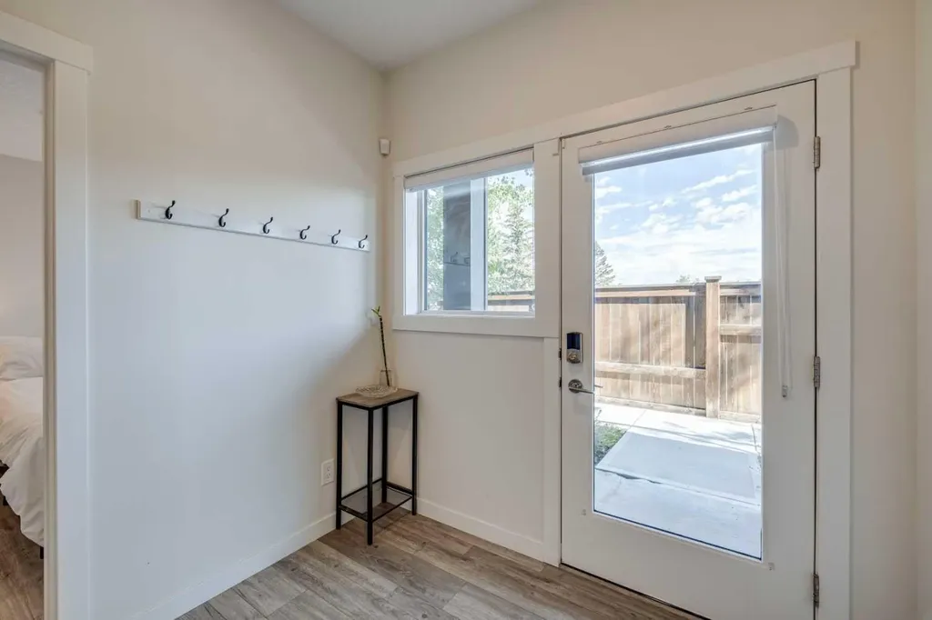 614 Greenbriar Common NW Calgary AB T3B 6J2