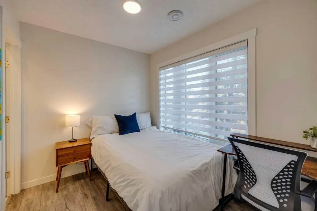 614 Greenbriar Common NW Calgary AB T3B 6J2