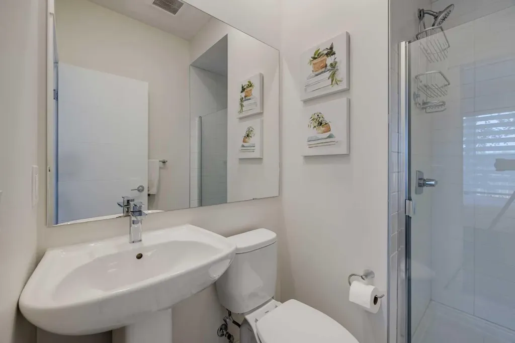 614 Greenbriar Common NW Calgary AB T3B 6J2