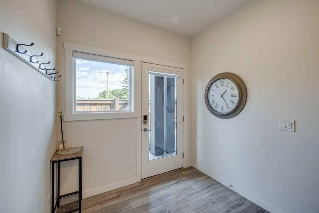 614 Greenbriar Common NW Calgary AB T3B 6J2