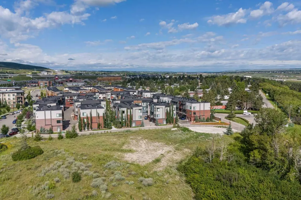 614 Greenbriar Common NW Calgary AB T3B 6J2