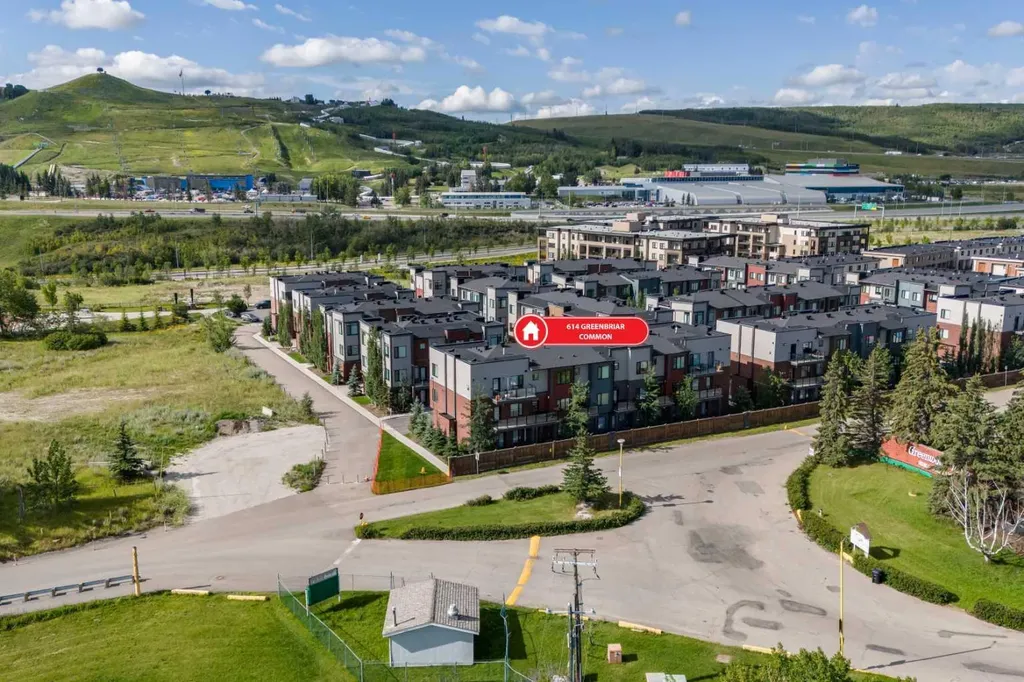 614 Greenbriar Common NW Calgary AB T3B 6J2