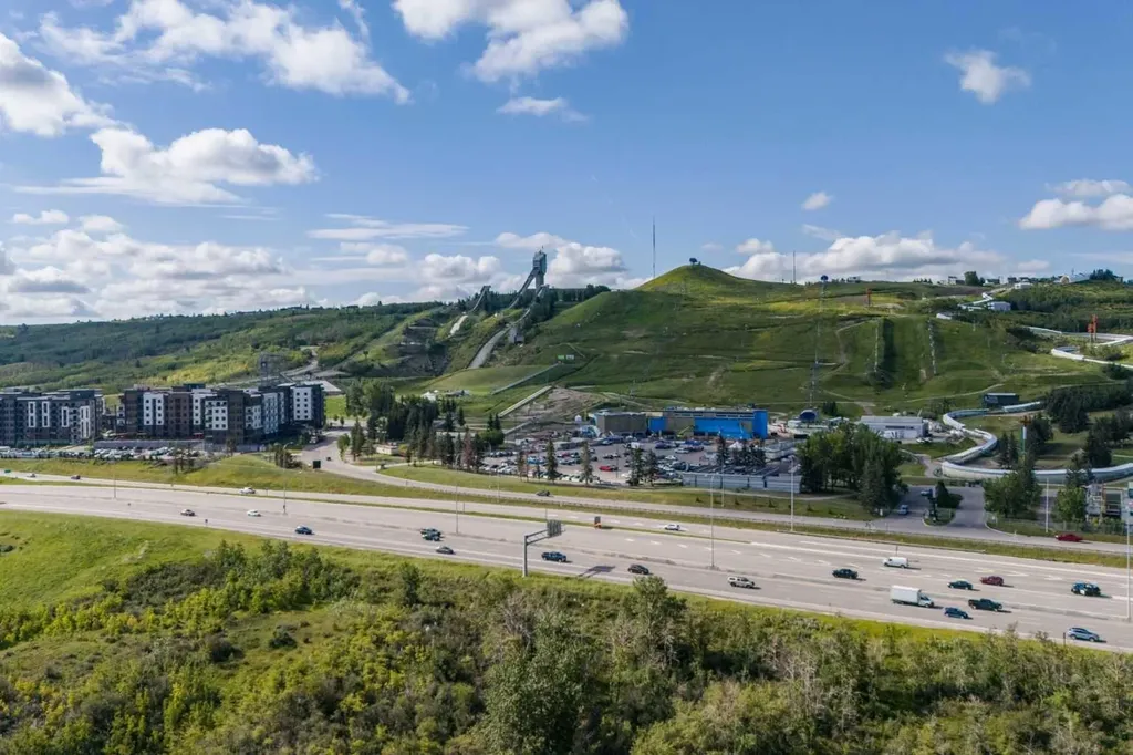 614 Greenbriar Common NW Calgary AB T3B 6J2