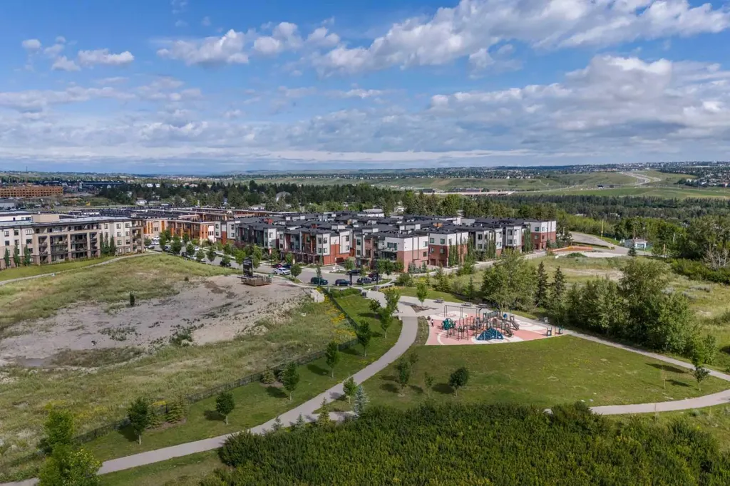 614 Greenbriar Common NW Calgary AB T3B 6J2