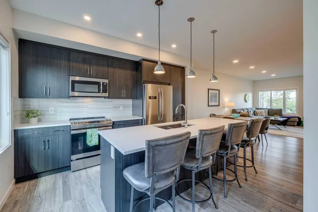 614 Greenbriar Common NW Calgary AB T3B 6J2
