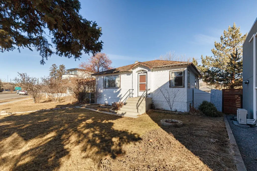 2820 Parkdale Boulevard NW Calgary AB t2n 3s8