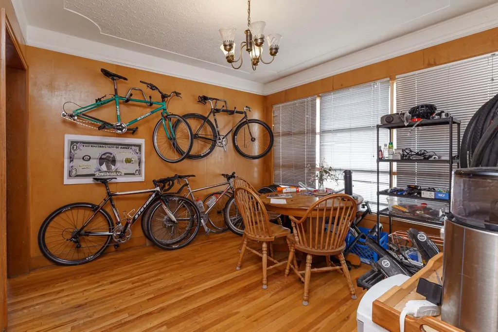 2824 Parkdale Boulevard NW Calgary AB t2n 3s8