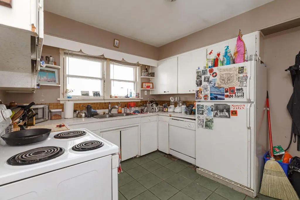 2824 Parkdale Boulevard NW Calgary AB t2n 3s8