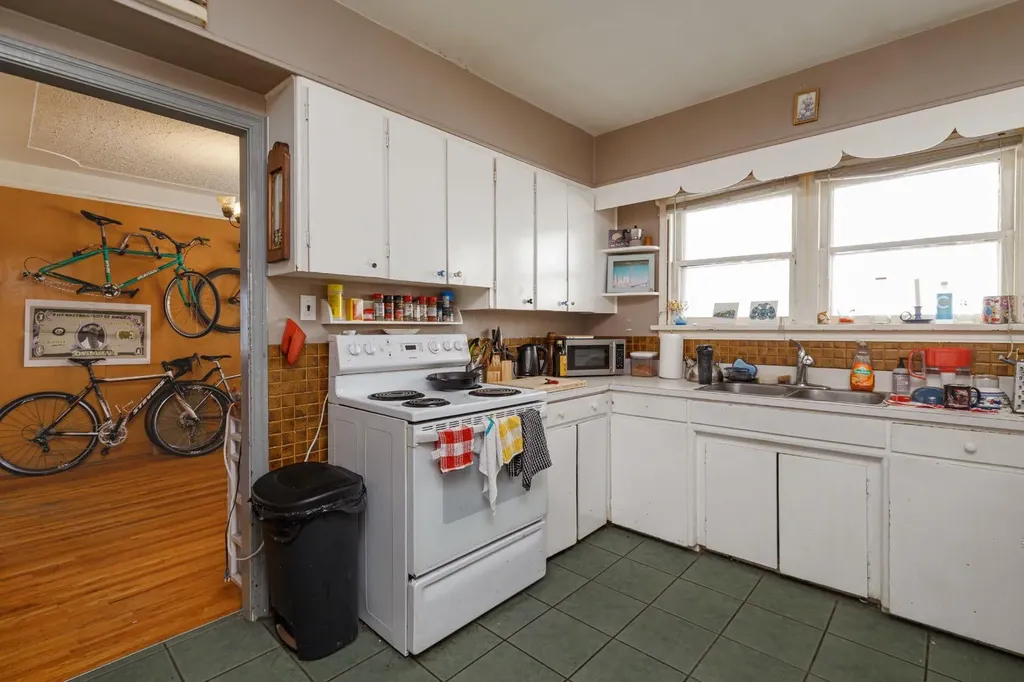 2824 Parkdale Boulevard NW Calgary AB t2n 3s8