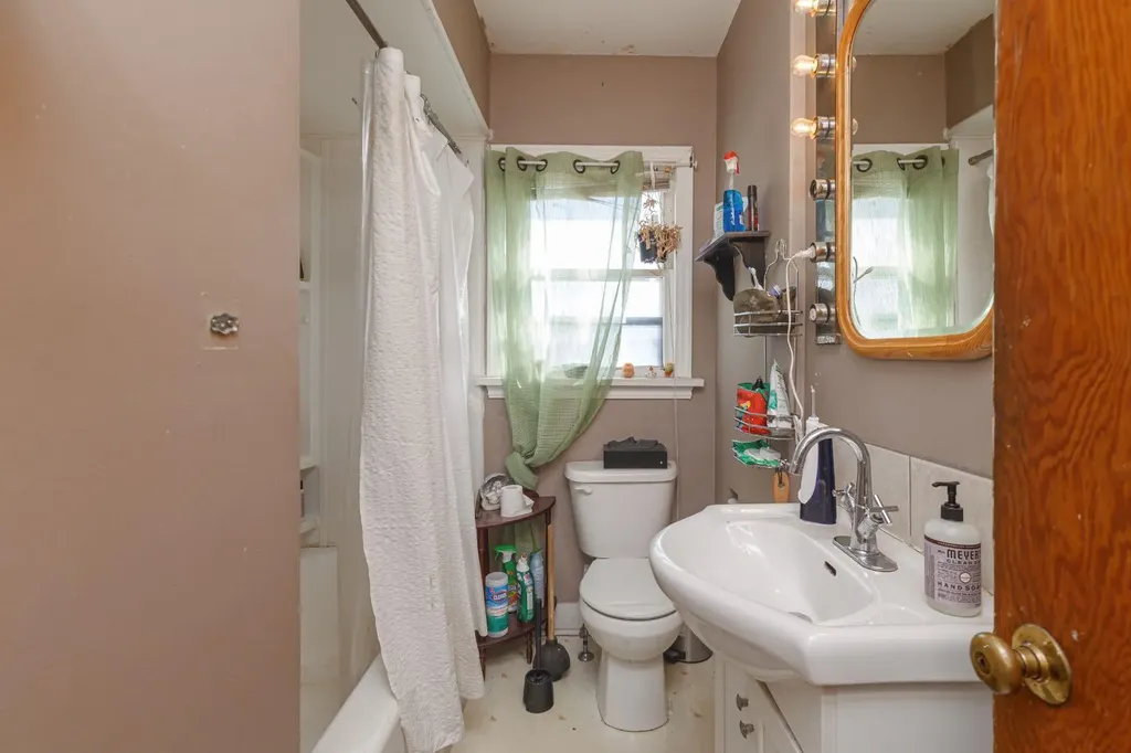 2824 Parkdale Boulevard NW Calgary AB t2n 3s8