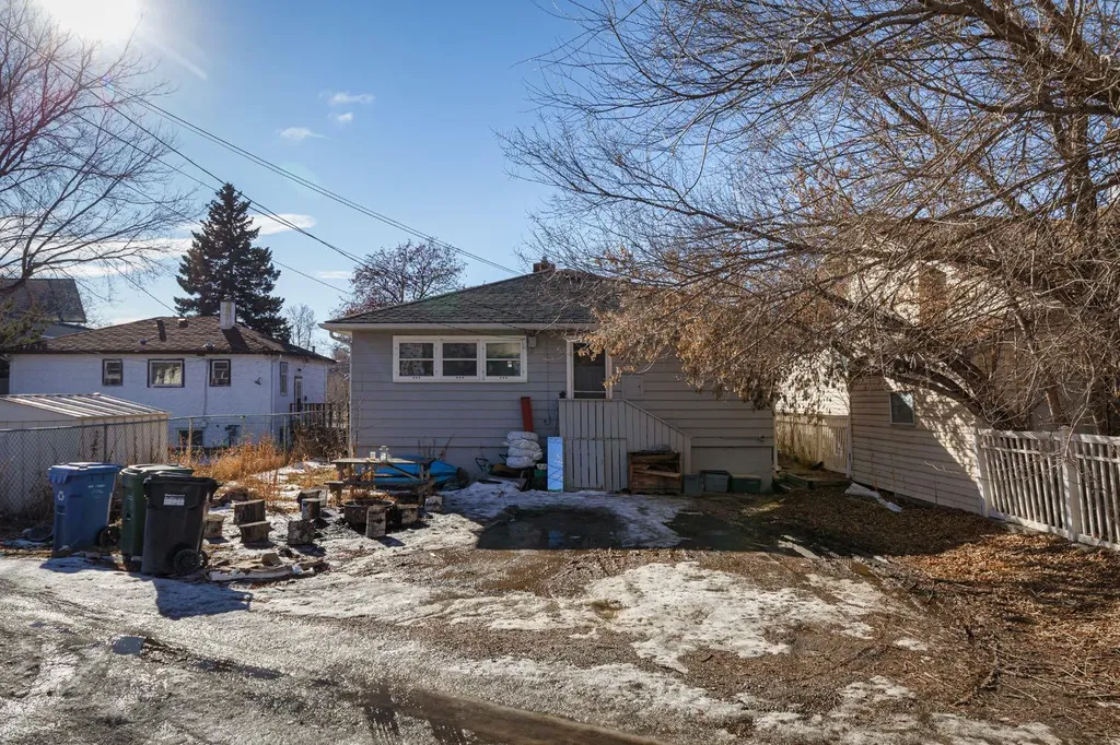 2824 Parkdale Boulevard NW Calgary AB t2n 3s8