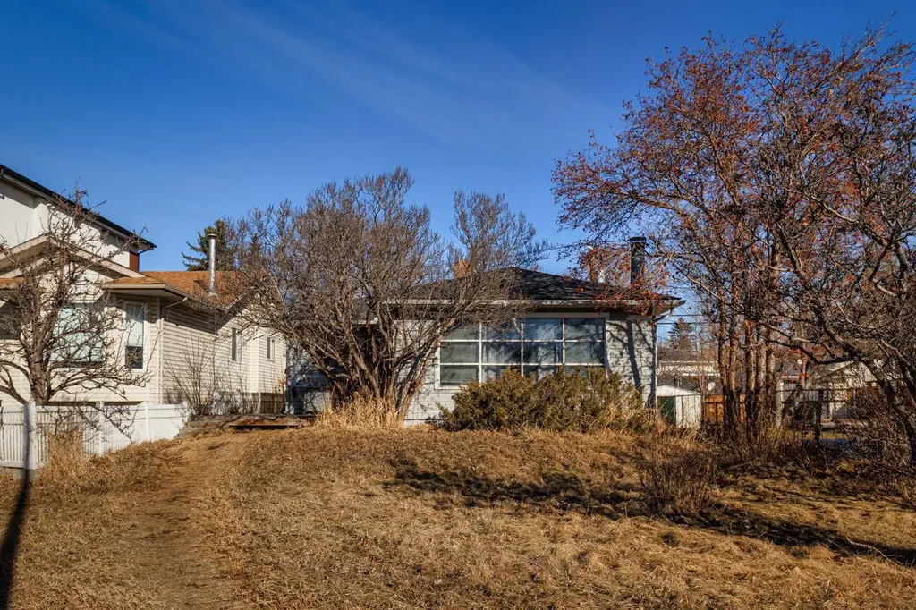 2824 Parkdale Boulevard NW Calgary AB t2n 3s8