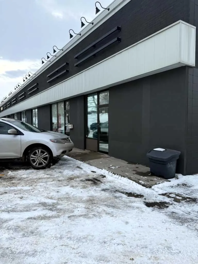 552 42 Avenue SE Calgary AB T2G 1Y6