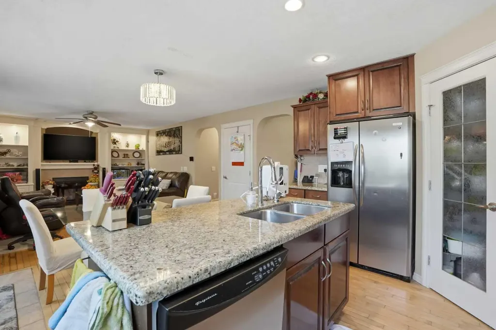 197 West Creek Boulevard Chestermere AB T1X 1S8