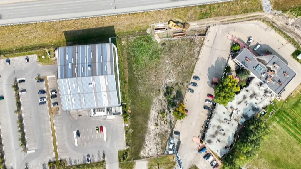 10421-10909 West Valley Road SW Calgary AB T3B 5T2