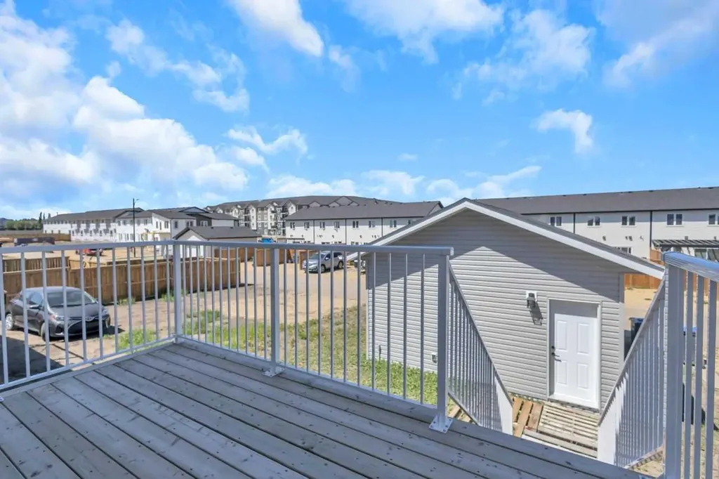 9 Ian Way Sylvan Lake AB T4S0W5