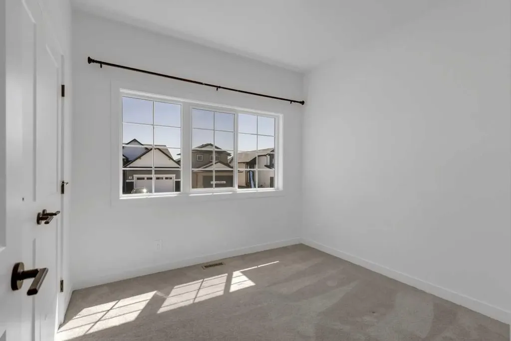 9 Ian Way Sylvan Lake AB T4S0W5