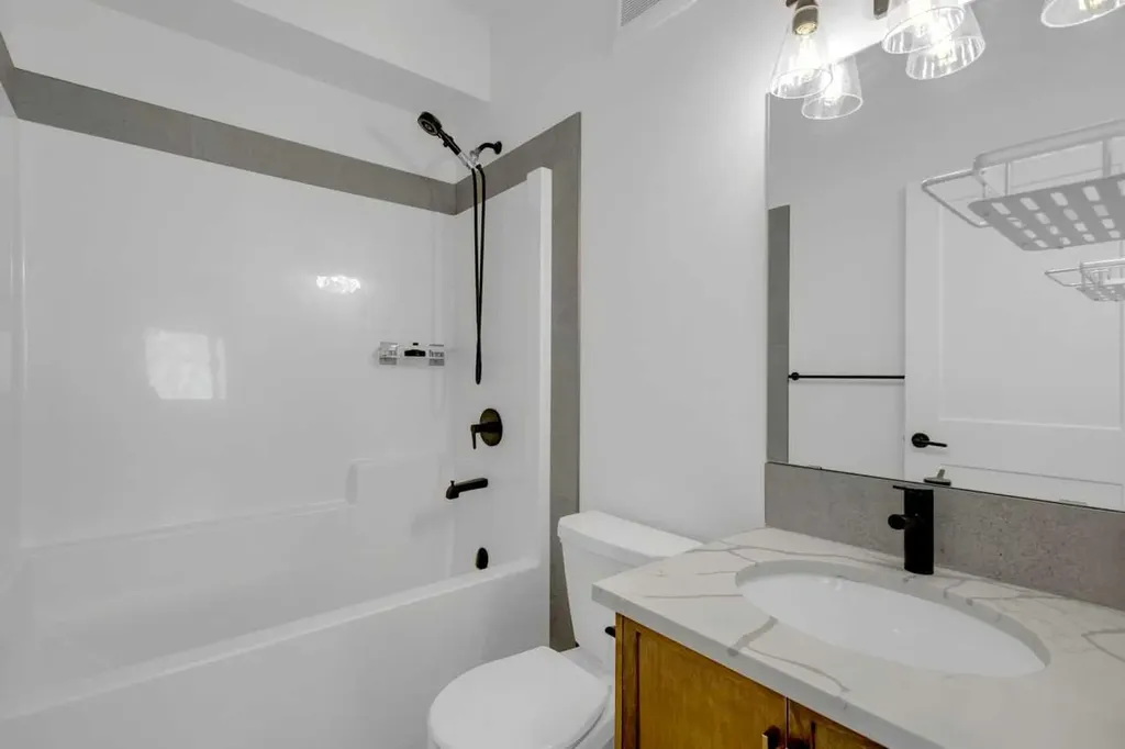 9 Ian Way Sylvan Lake AB T4S0W5