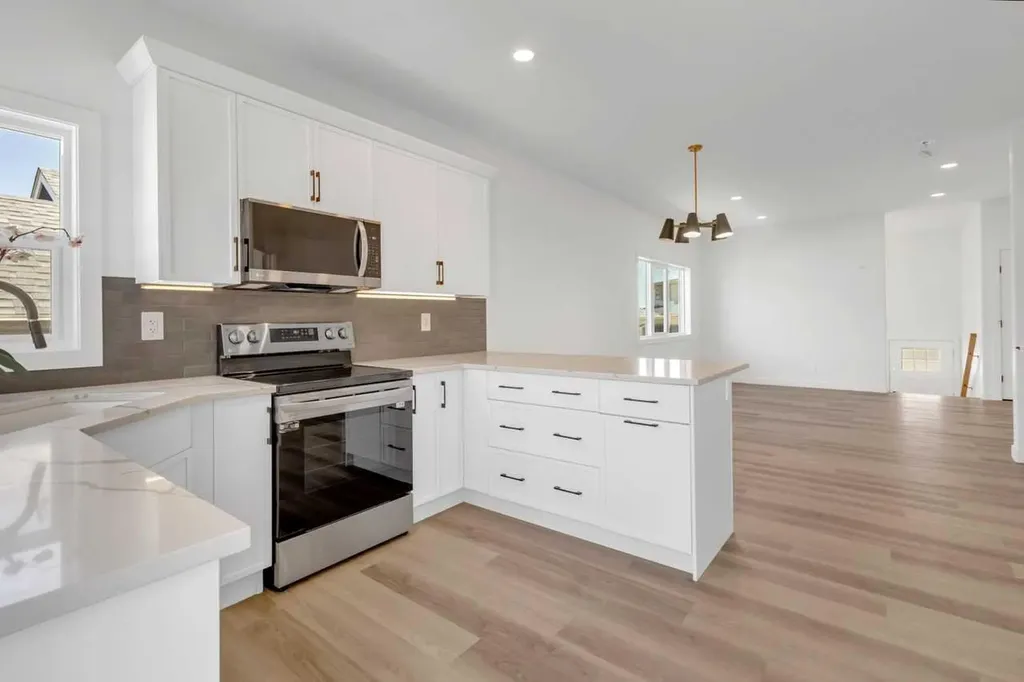 9 Ian Way Sylvan Lake AB T4S0W5