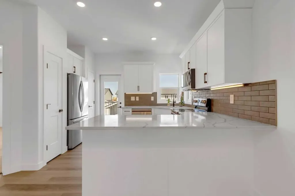 9 Ian Way Sylvan Lake AB T4S0W5