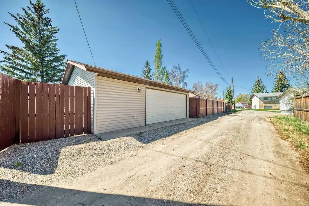 314 Mckinnon Drive Carseland AB T0J 0M0