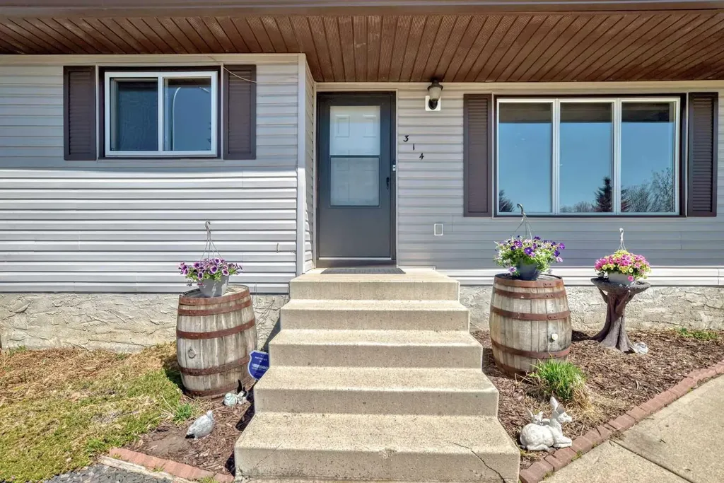 314 Mckinnon Drive Carseland AB T0J 0M0