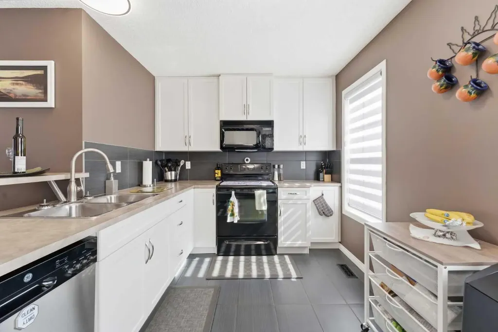 59 New Brighton Common SE Calgary AB T2Z 0T5