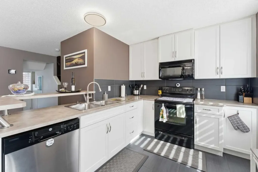 59 New Brighton Common SE Calgary AB T2Z 0T5