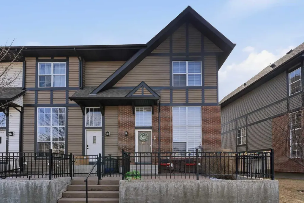 59 New Brighton Common SE Calgary AB T2Z 0T5