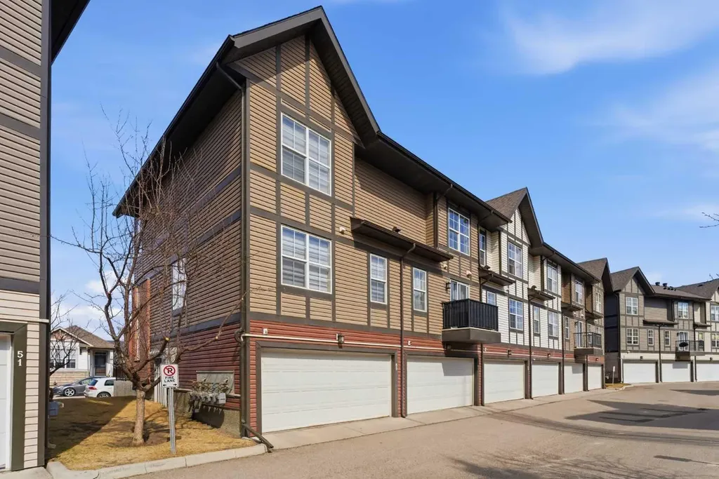59 New Brighton Common SE Calgary AB T2Z 0T5