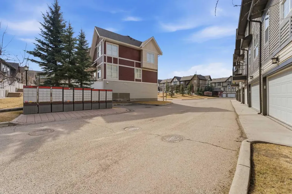 59 New Brighton Common SE Calgary AB T2Z 0T5