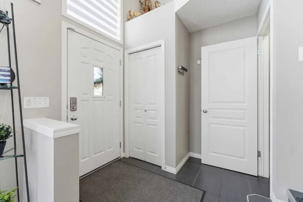 59 New Brighton Common SE Calgary AB T2Z 0T5