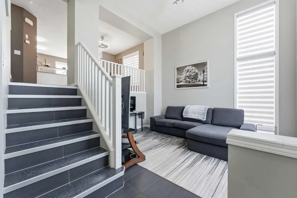 59 New Brighton Common SE Calgary AB T2Z 0T5