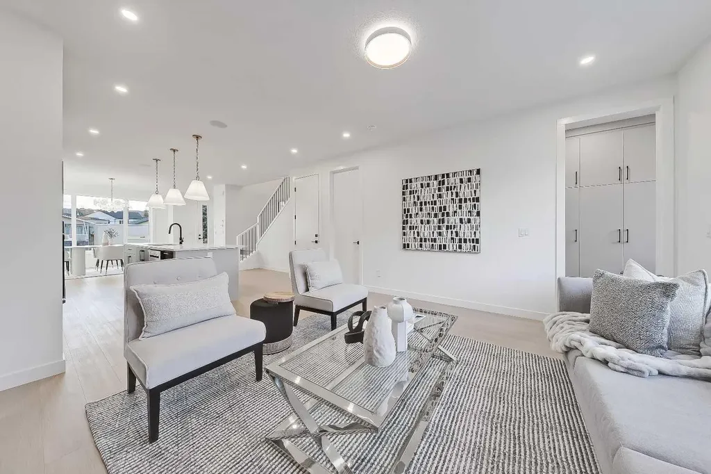 8136 47 Avenue NW Calgary AB T3B 1Z5